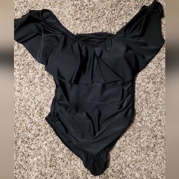 Off the shoulder bathing suit - Picture 1 of 3